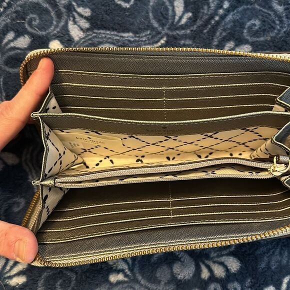 Kate spade zip around wallet. Metallic silver - Picture 4 of 4